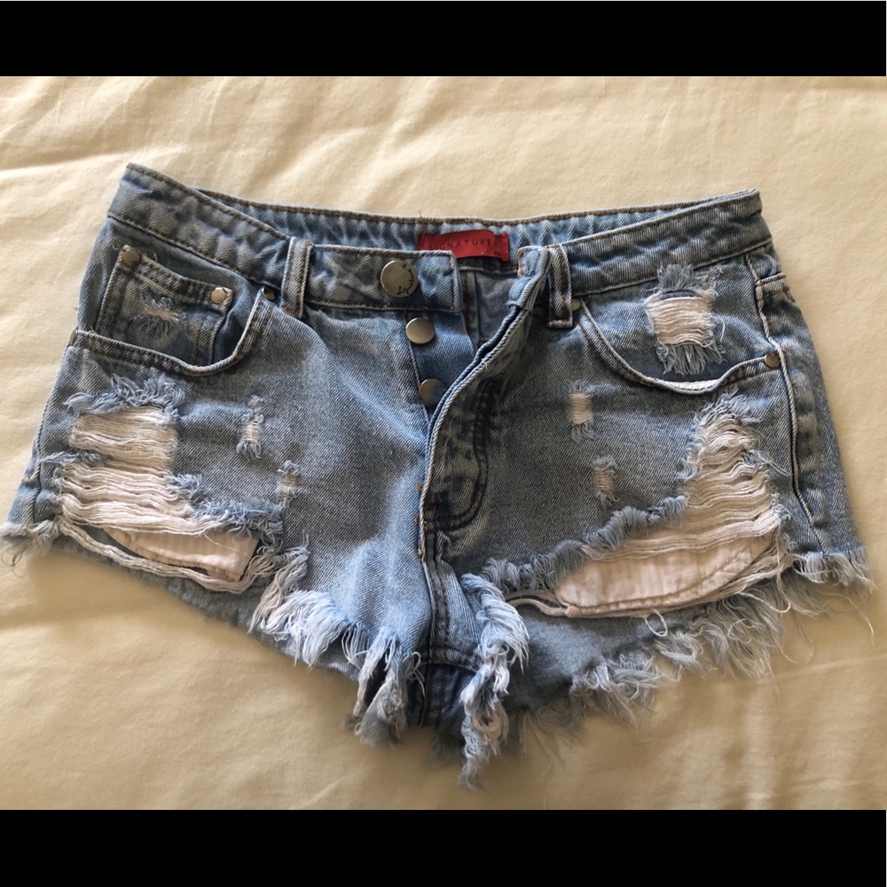 High-Waisted Cut Off Shorts